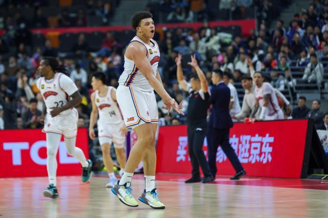 【观察】连胜风暴席卷CBA，上海男篮靠什么逆袭向上？